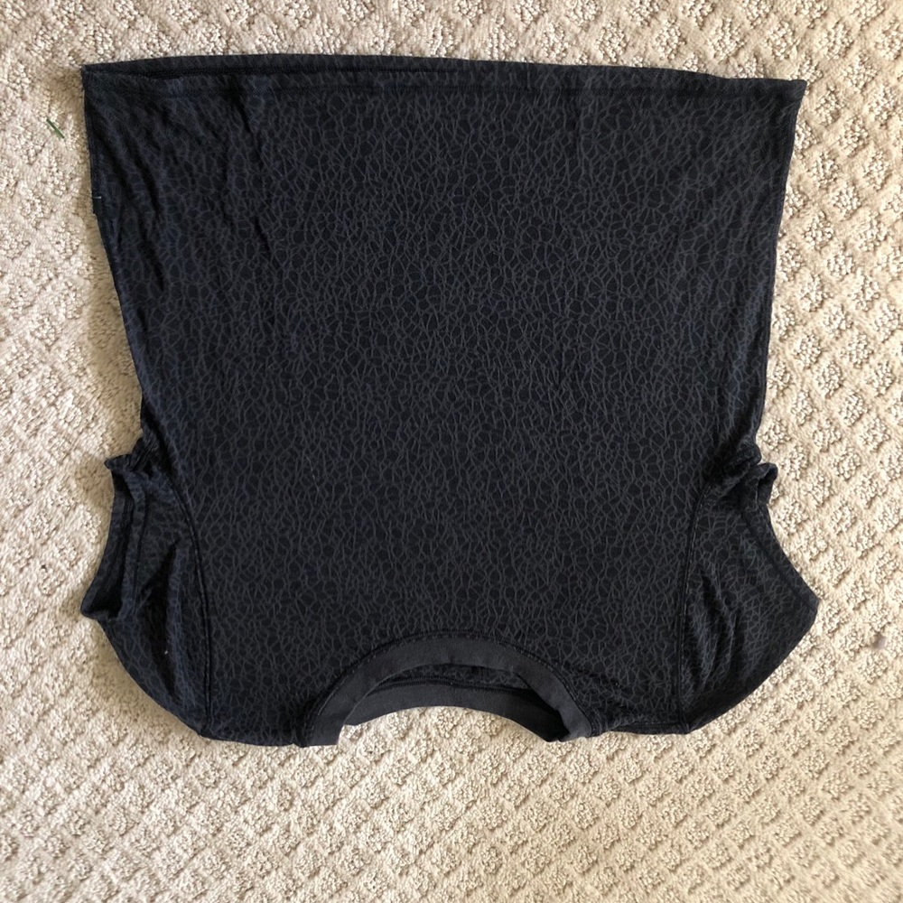 Lululemon black crackle top